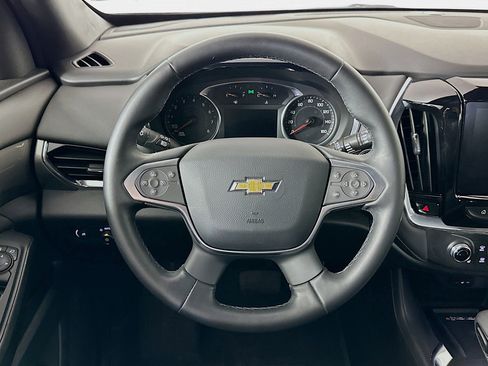 Used 2023 Chevrolet Traverse LT image 18