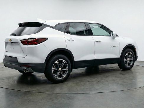 Used 2025 Chevrolet Blazer LT image 9