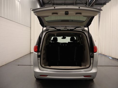 Certified 2023 Chrysler Voyager LX FWD image 18