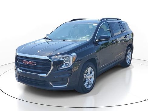 Certified 2024 GMC Terrain SLE w/ Driver Convenience Package FWD image 2