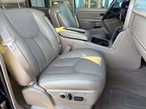 Used 2006 Chevrolet Silverado 2500 LT w/ Heavy-Duty Power Package image 10