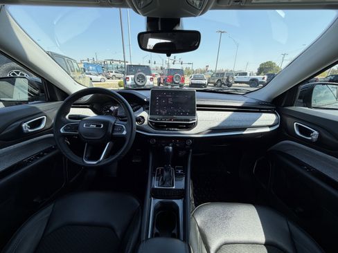 Used 2022 Jeep Compass Latitude image 12