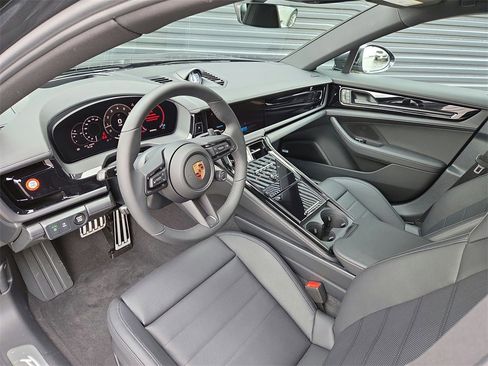New 2026 Porsche Panamera 4 image 4