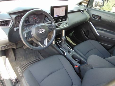 Used 2023 Toyota Corolla Cross LE FWD image 11