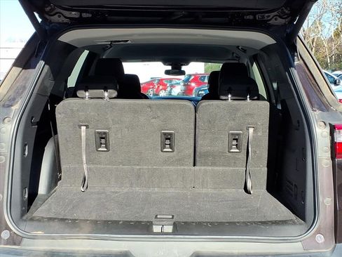 Used 2020 Chevrolet Traverse LT image 8