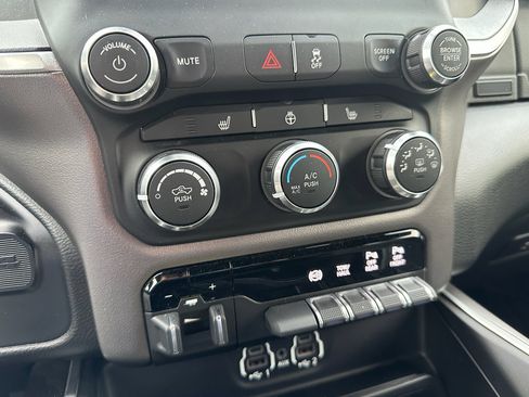 Used 2020 RAM 2500 Big Horn w/ Night Edition AWD/4WD image 23