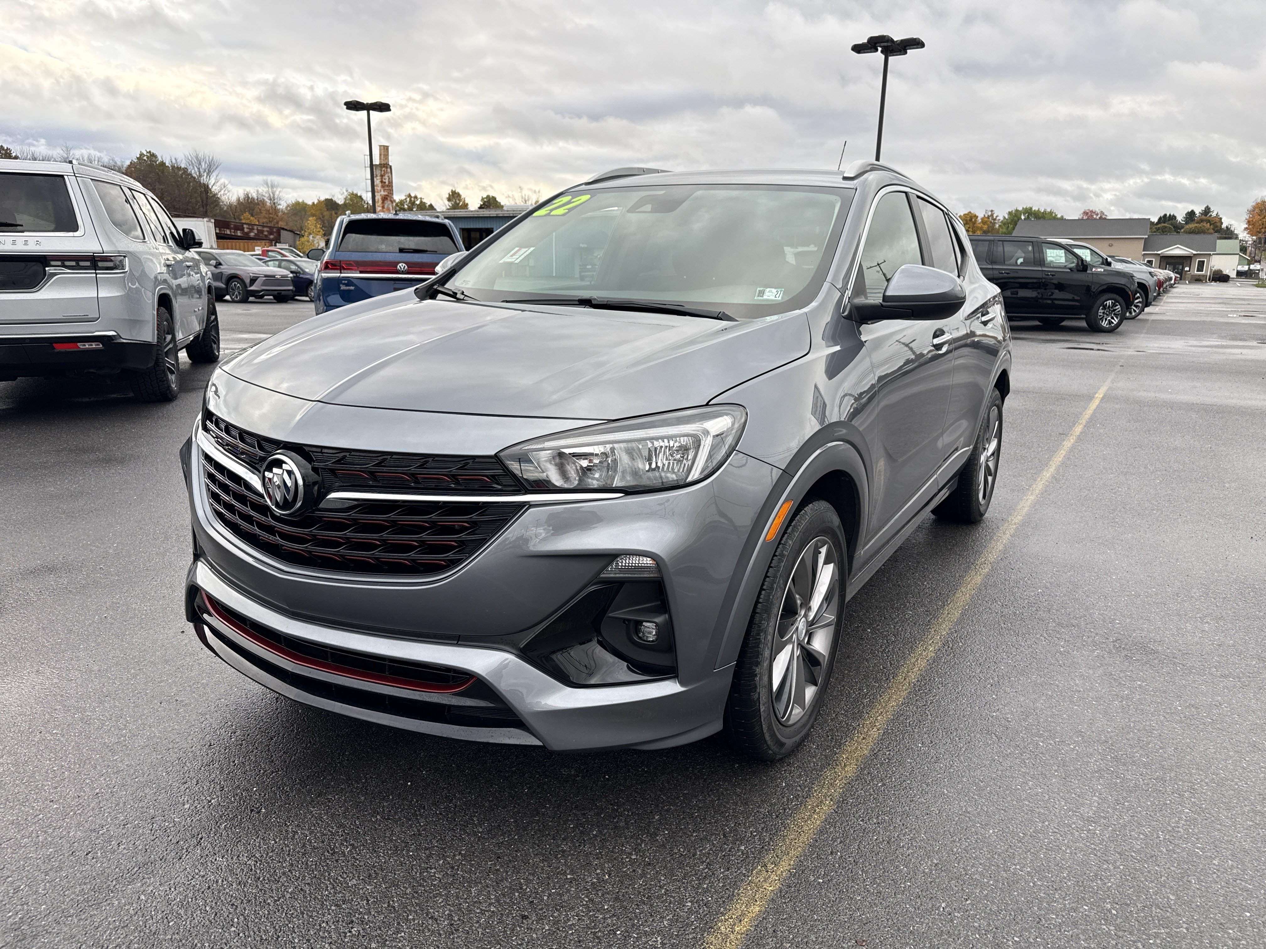 Used 2022 Buick Encore GX Select w/ Sport Touring Package FWD image 2