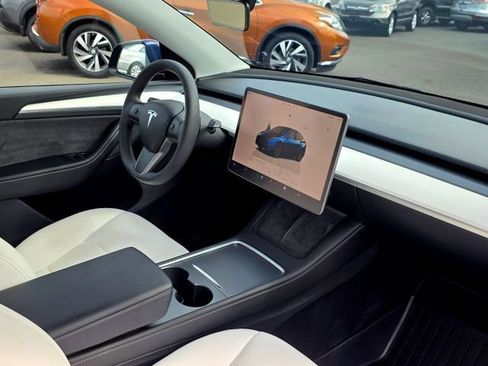 Used 2023 Tesla Model Y Long Range AWD/4WD image 21