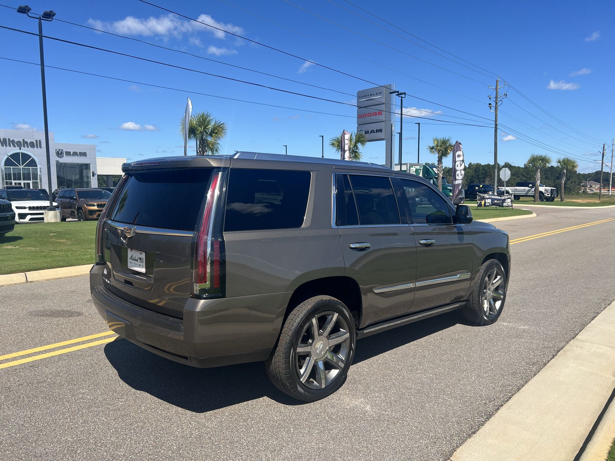 Used 2016 Cadillac Escalade Premium RWD image 8