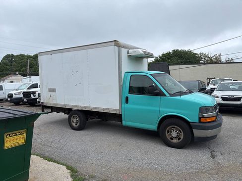 Used 2017 Chevrolet Express 3500 RWD image 12