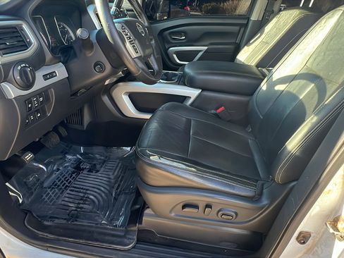 Used 2019 Nissan Titan PRO-4X w/ Pro-4x Convenience Package image 16