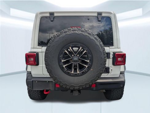 Used 2024 Jeep Wrangler Unlimited Rubicon AWD/4WD image 3
