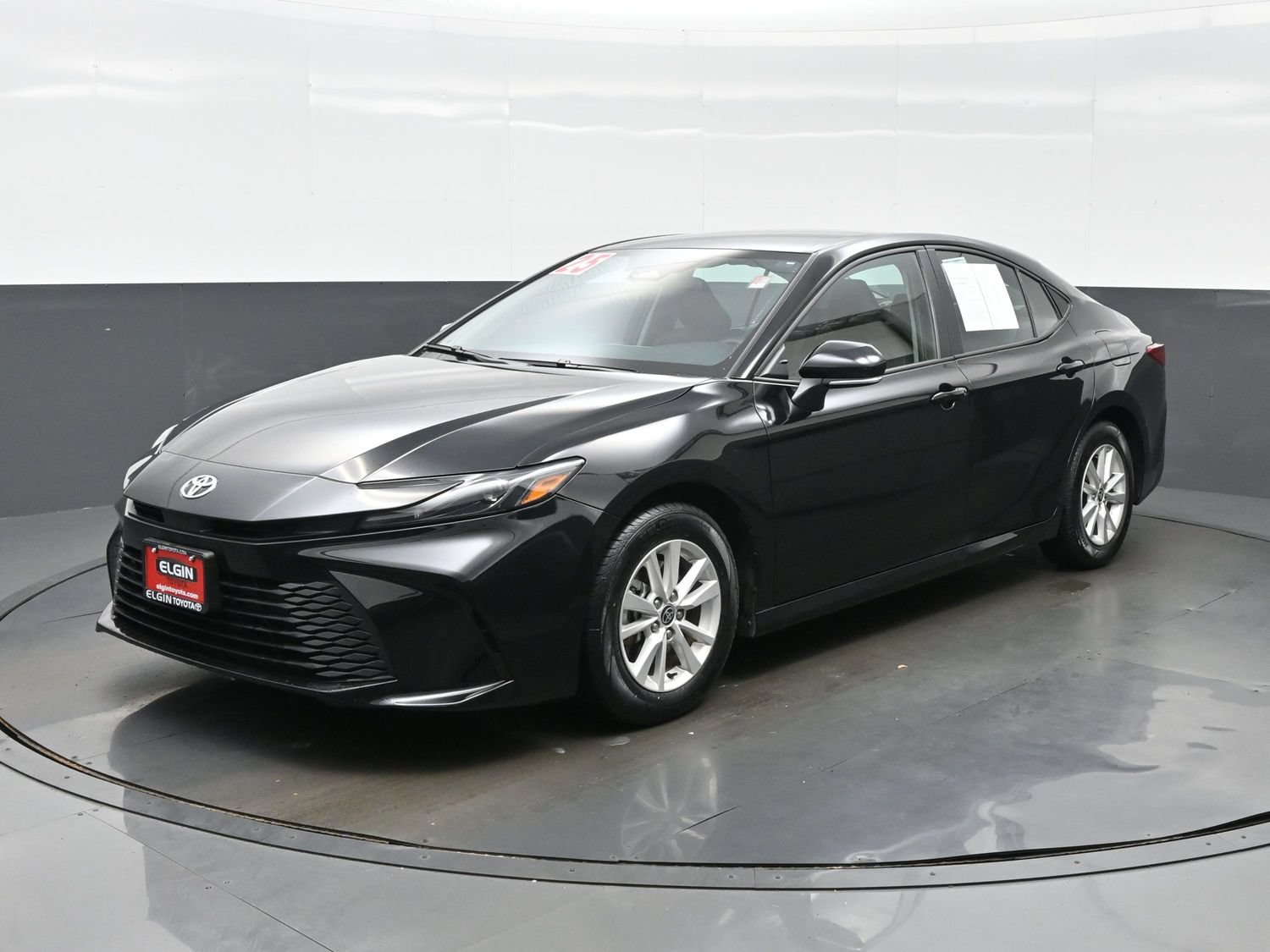 Used 2025 Toyota Camry LE FWD image 2