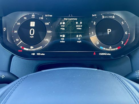 Used 2025 Land Rover Range Rover Long Wheelbase SE image 24