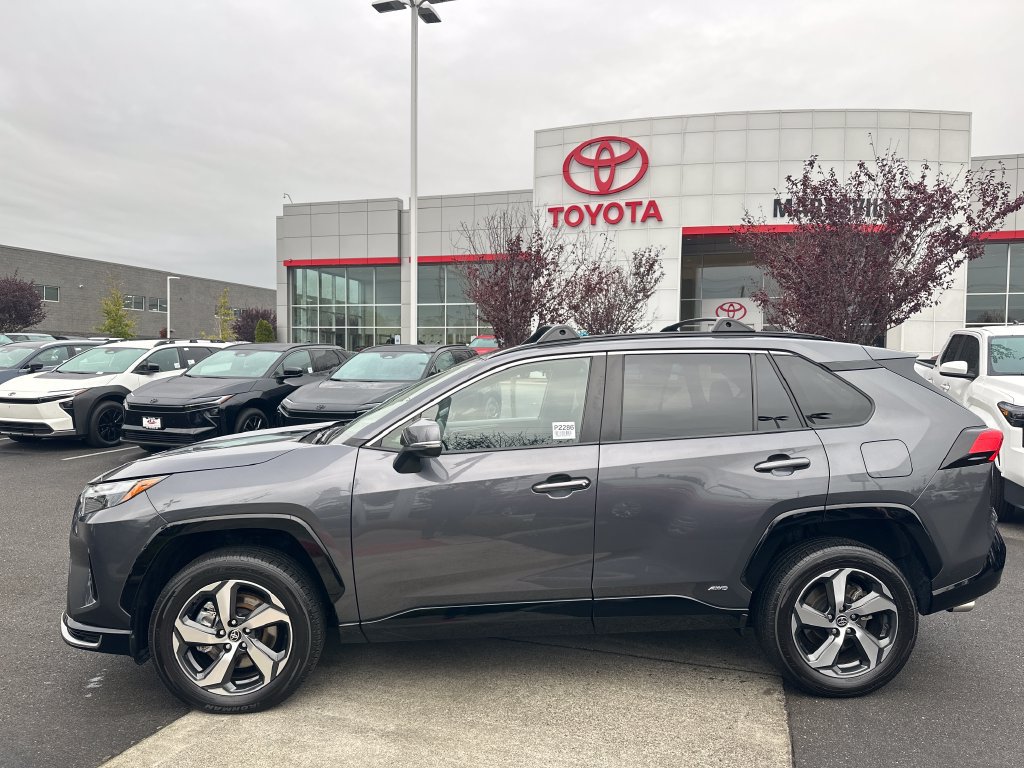 Used 2025 Toyota RAV4 SE w/ Weather & Moonroof Package AWD/4WD image 2