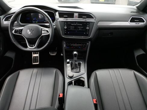Certified 2023 Volkswagen Tiguan SE R-Line AWD/4WD image 10