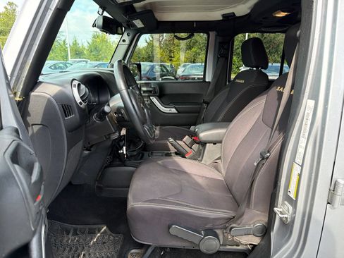 Used 2014 Jeep Wrangler Unlimited Sahara w/ Dual Top Group AWD/4WD image 11