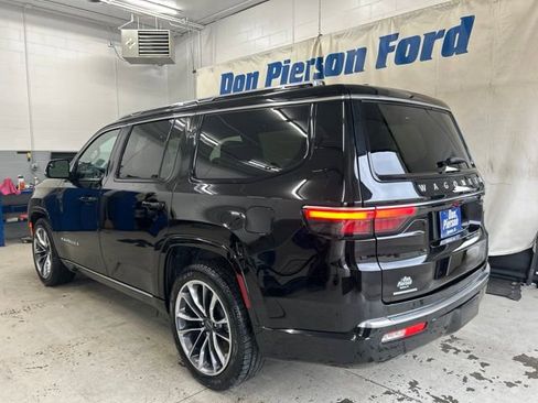 Used 2023 Jeep Wagoneer Series III w/ Premium Group I AWD/4WD image 7