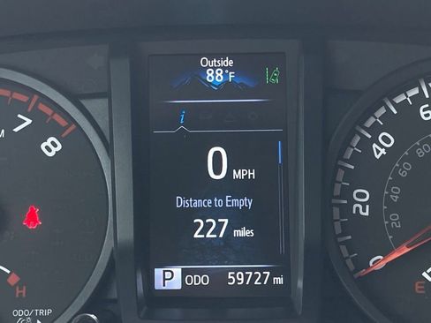 Used 2022 Toyota Tacoma SR AWD/4WD image 16