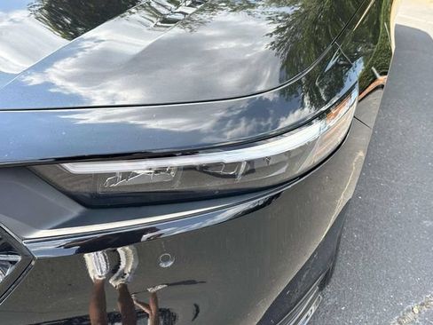 Used 2024 Honda Accord Touring image 11