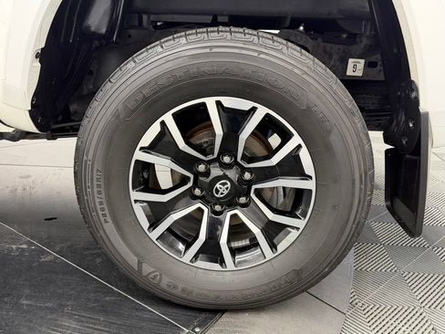 Used 2021 Toyota Tacoma TRD Sport w/ Technology Package AWD/4WD image 16
