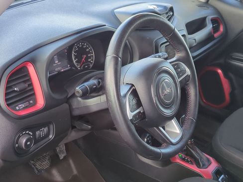 Used 2017 Jeep Renegade Trailhawk image 10