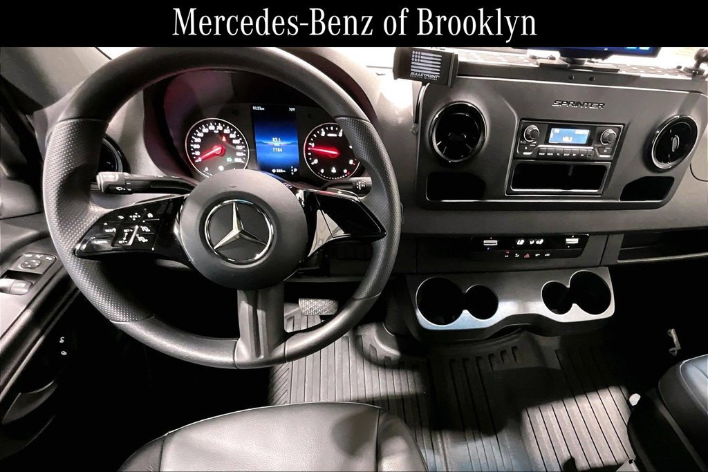 Used 2025 Mercedes-Benz Sprinter 2500 image 5