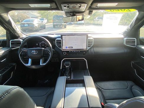 Used 2025 Toyota Sequoia Platinum image 24