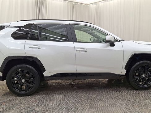 Used 2023 Toyota RAV4 SE w/ Convenience Package image 4