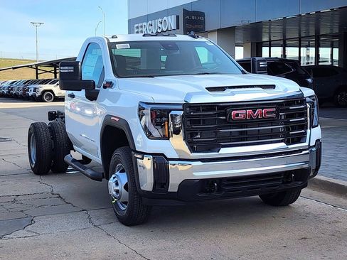 New 2026 GMC Sierra 3500 Pro w/ Convenience Package image 1