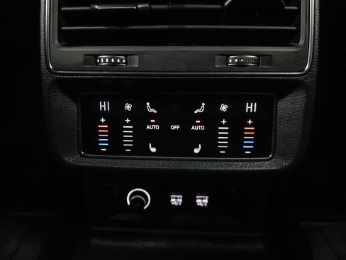 Used 2019 Audi Q8 Prestige image 19