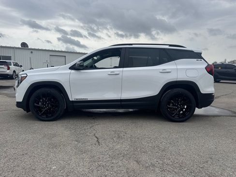 Used 2023 GMC Terrain SLE w/ Driver Convenience Package image 3