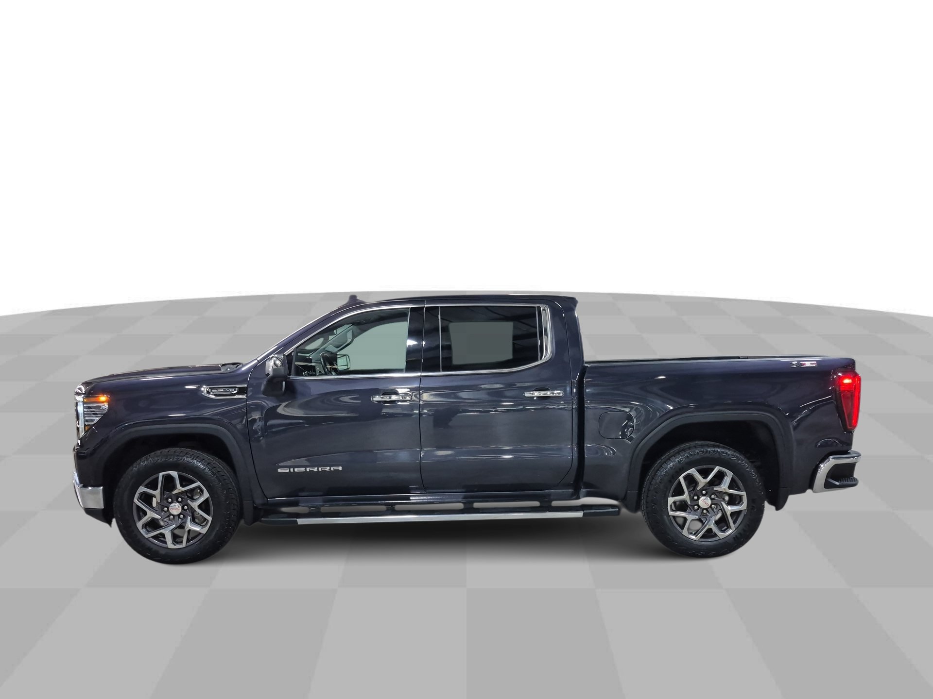 Used 2025 GMC Sierra 1500 SLT w/ SLT Premium Plus Package AWD/4WD image 6