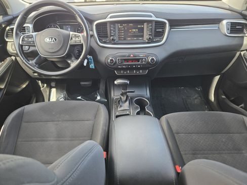 Used 2019 Kia Sorento S image 16