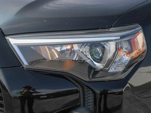 Used 2021 Toyota 4Runner TRD Off-Road image 5