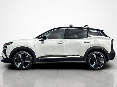 Used 2025 Nissan Kicks SR FWD image 2