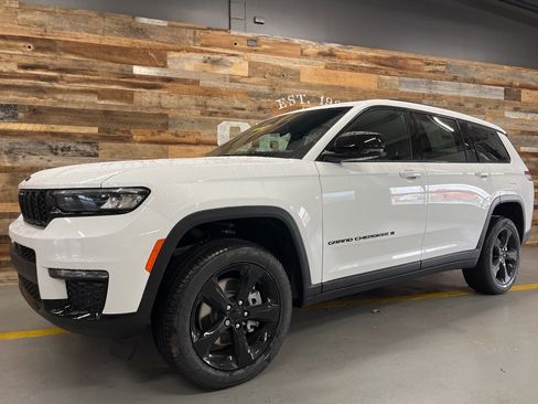 New 2025 Jeep Grand Cherokee L Limited w/ Black Appearance Package image 12