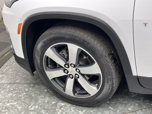 Certified 2023 Chevrolet Traverse LT w/ LT Premium Package AWD/4WD image 37
