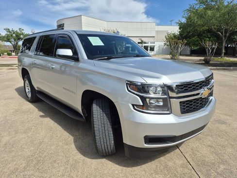 Used 2019 Chevrolet Suburban LT AWD/4WD image 4