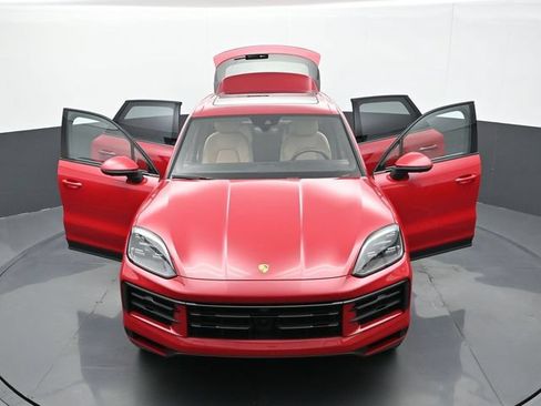 Certified 2024 Porsche Cayenne AWD/4WD image 31