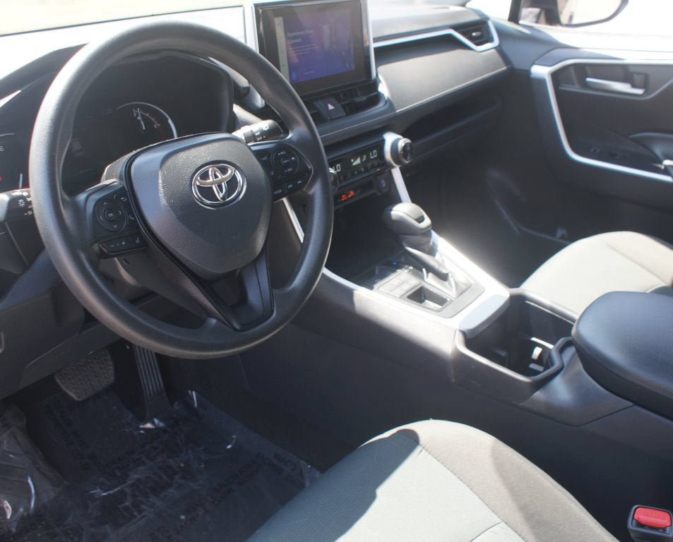 Used 2025 Toyota RAV4 XLE AWD/4WD image 13