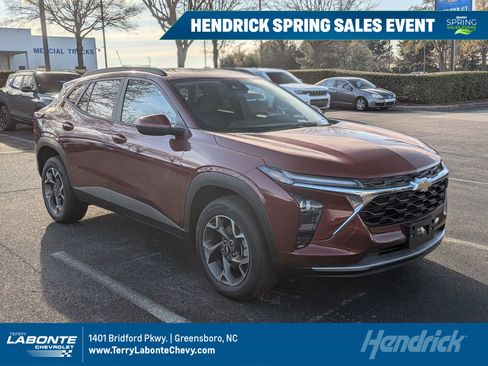 Used 2025 Chevrolet Trax LT w/ LT Convenience Package image 1