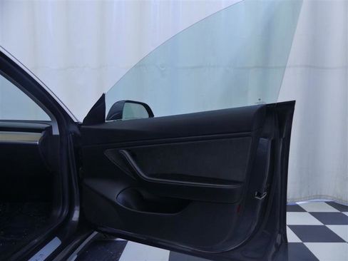 Used 2018 Tesla Model 3 Mid Range image 26