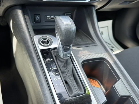 Used 2024 Nissan Sentra SV FWD image 30