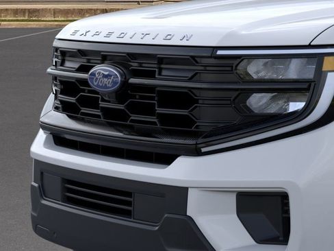New 2025 Ford Expedition Active image 17