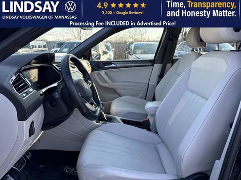 Used 2022 Volkswagen Tiguan SE R-Line image 10