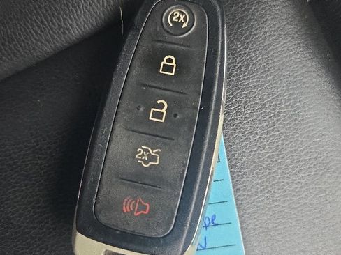 Used 2017 Ford Escape Titanium FWD image 32