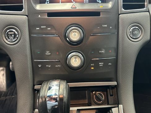 Used 2016 Ford Taurus Limited FWD image 29