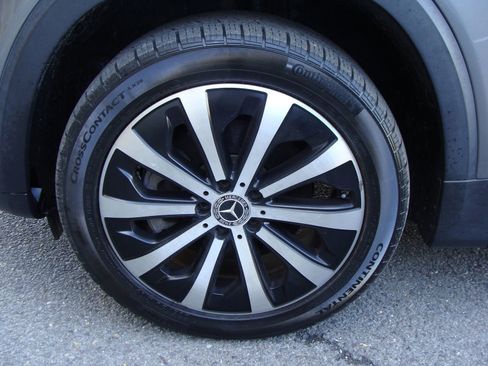 Used 2020 Mercedes-Benz GLB 250 4MATIC w/ Premium Package image 38