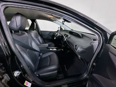 Used 2017 Toyota Prius Four image 32